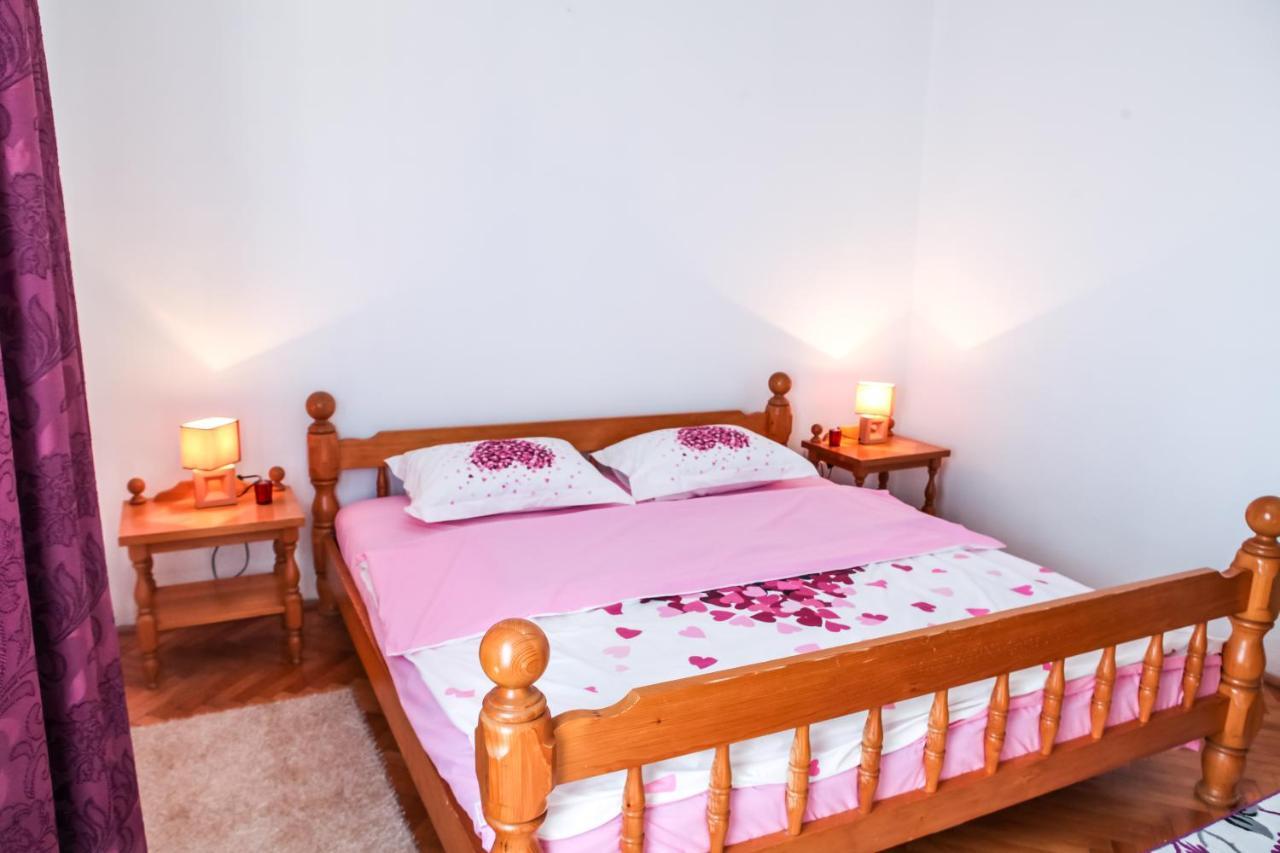 Apartment Dejan เซทินเจ ภายนอก รูปภาพ