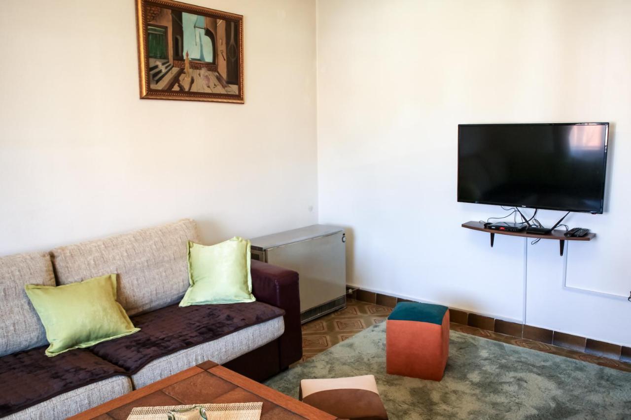 Apartment Dejan เซทินเจ ภายนอก รูปภาพ